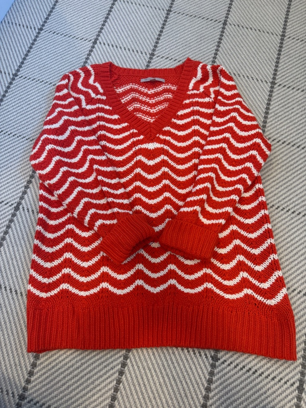 Gap Red and White Wave-Stripe V-Neck Sweater